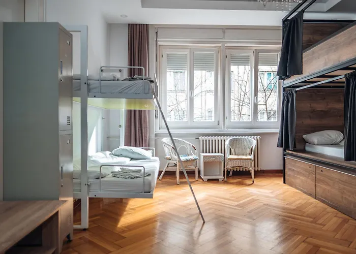 比昂咖人啊扎卡旅馆 旅馆 *