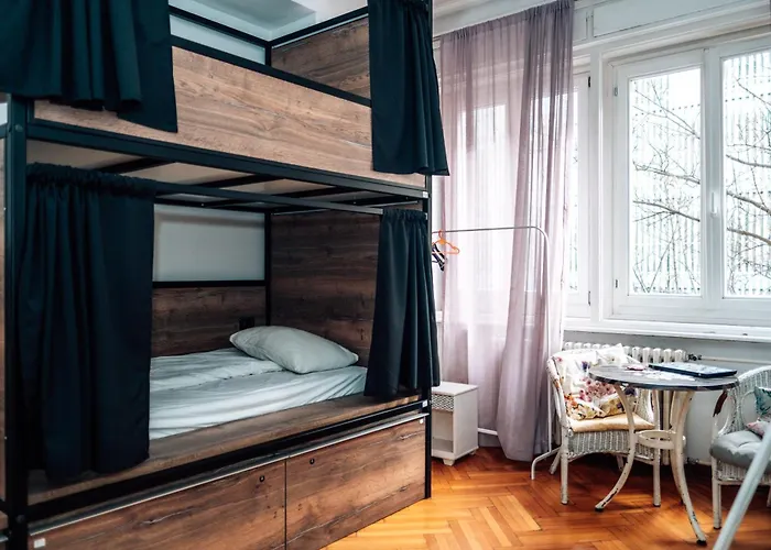 比昂咖人啊扎卡旅馆 *