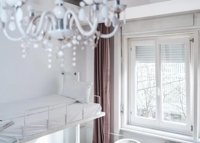 旅馆 比昂咖人啊扎卡旅馆 *