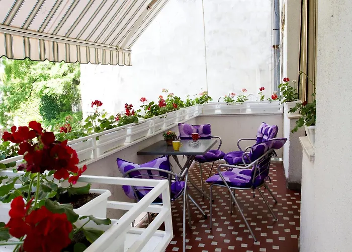 比昂咖人啊扎卡旅馆 *